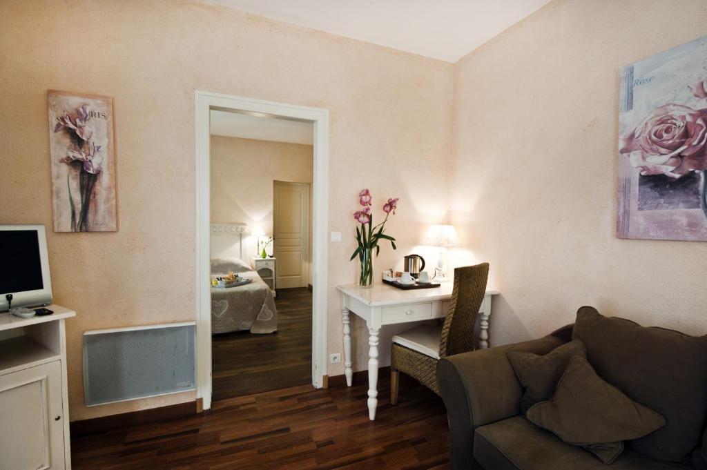 Hotel Logis Le Quai Fleuri Les Villages Voveens Habitación foto